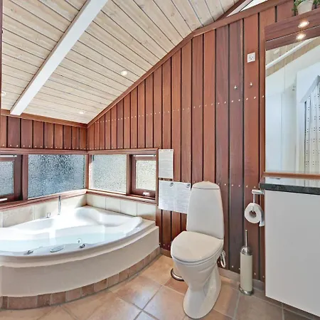Tatil Evi Four-bedroom Holiday In Ebeltoft