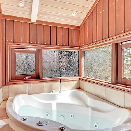Four-bedroom Holiday In Ebeltoft